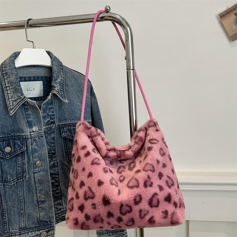 

Корейская версия модной сумки-тоут большой вместимости, нишевая, новинка осени и зимы 2025 года, трендовая большая сумка в иностранном стиле, на плечо, под мышку розовый