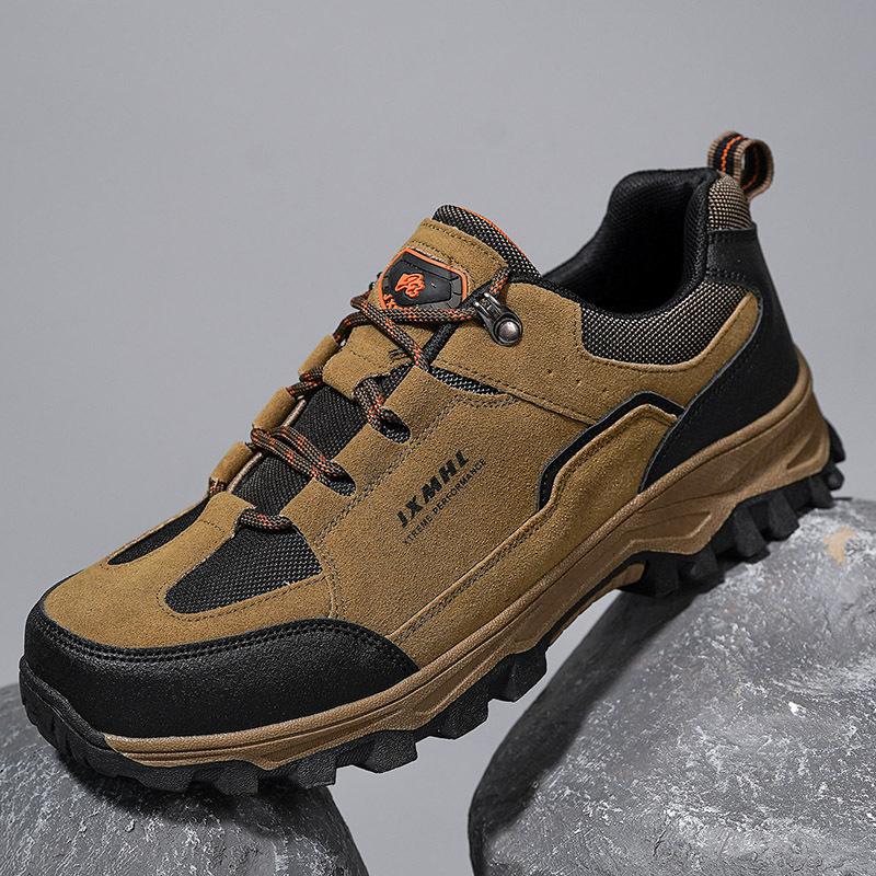 Winter outdoor non-slip and wear-resistant mountaineering shoes waterproof travel shoes soft-soled sports and leisure shoes