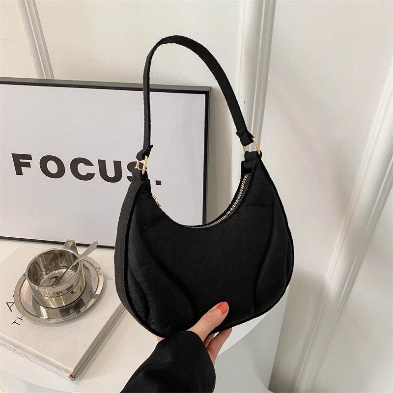This Year's Trendy Women's Minimalist Dumpling Bag - a New Korean-style Shoulder Bag with Niche Fashion and Elegant Underarm Design.