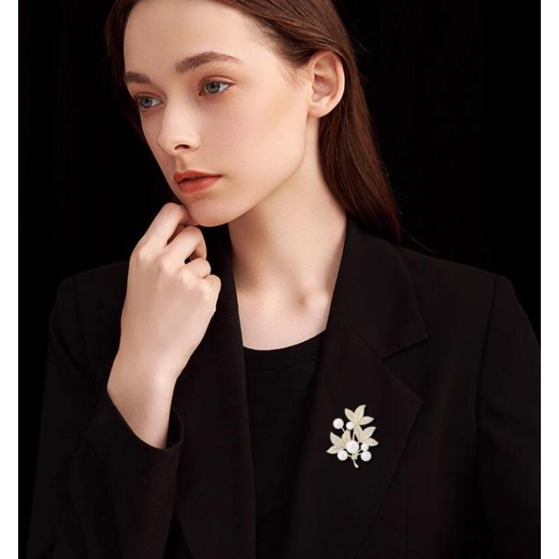 Imitation Pearl Luxury Brooch For Women, Multifunctional Brooch For Suit Jackets, Versatile Accessory Chest Flower