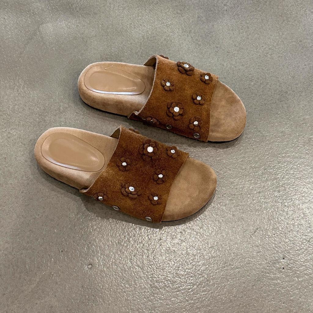 Retro flower rhinestone open-toed cool slippers for women's outerwear 2025 summer new suede thick-soled versatile sandals