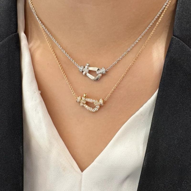 Horseshoe Buckle Necklace Premium Edition Semi-Diamond Twist Chain Buckle U-Thick Full Diamond Clavicle Chain Plated 18k Gold Fashion Gift