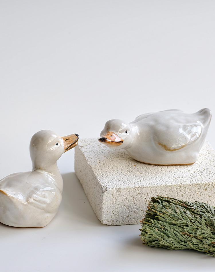 Ceramic White Goose Tea Pet - Hand-painted, Cute Home Decor Desktop Ornament