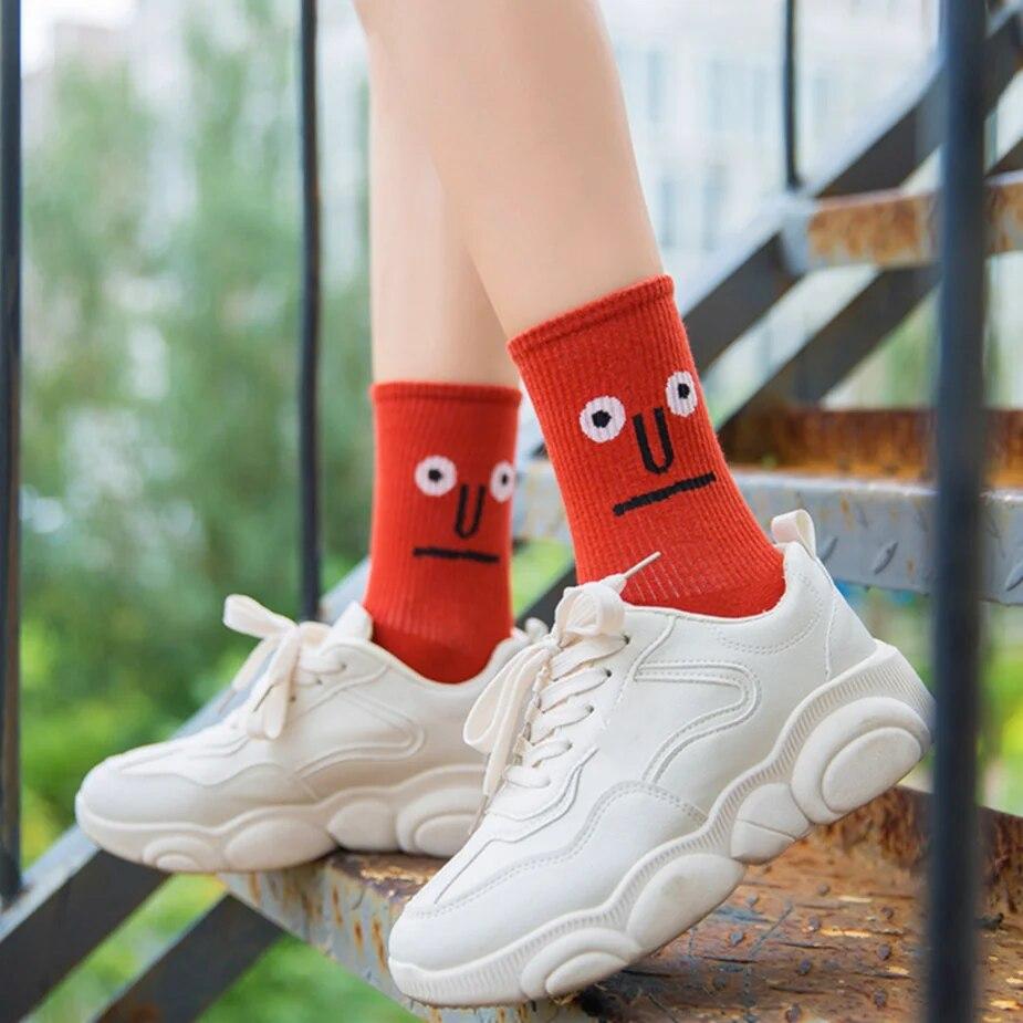 2026 Neue Herrensocken Baumwolle Lustiges Ausdrucksmuster Unisex Mittelhohe Socken Harajuku Hip Hop Streetwear Laufen Radfahren Skateboard