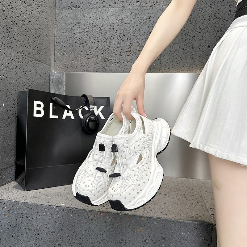 

Thick-soled breathable hollow dad shoes women s 2025 summer new lightweight foot-covering sports shoes versatile mesh casual shoes 35