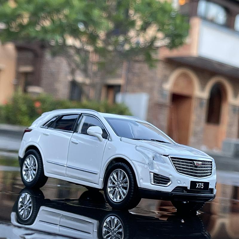 1:32 Cadillac XT5 SUV Alloy Car Model Diecasts Metal Toy Vehicles Car Model Simulation Sound and Light Collection Toy Gift