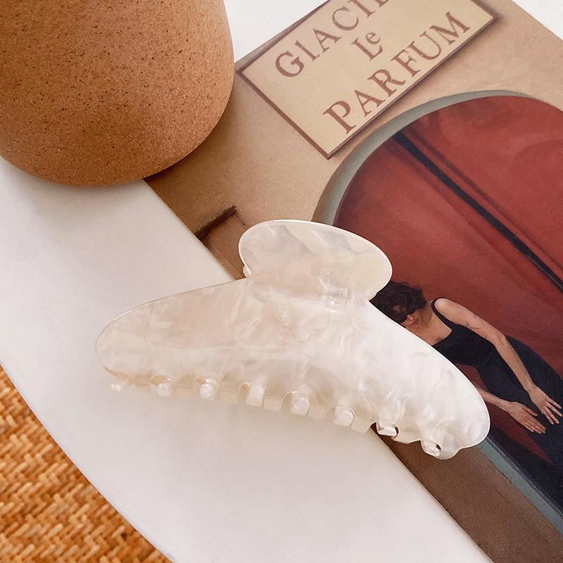 Stylish Acrylic Hair Claw Clip With Gorgeous Water Wave Design For Women Fashion Accessories