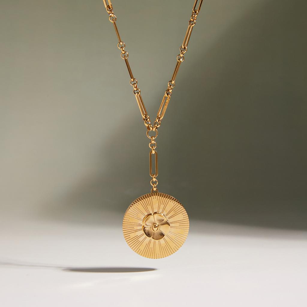 Light Luxury 18K Jinshan Camellia Pendant Necklace Accessories Jewelry