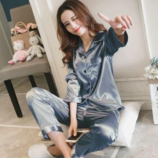 GMXIA Spring and Autumn Faux Silk Pajamas for Women, Long-sleeved Thin Shirts, Sexy Ice Silk Home Wear and Casual Pajama Sets