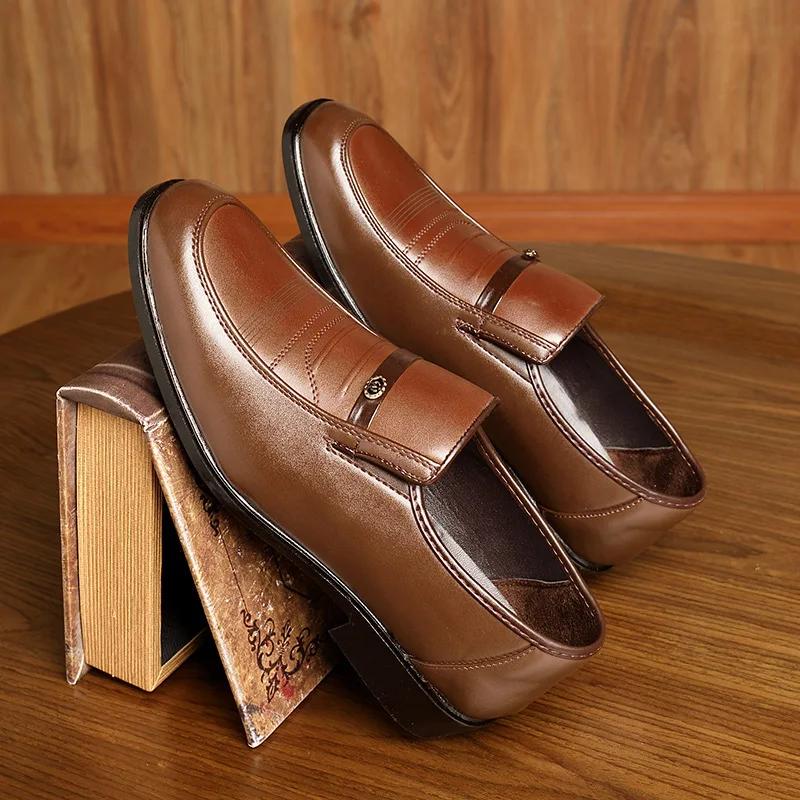 Men'S Patent Leather Pointed Toe Business Casual Shoes Breathable Soft Bottom Middle-Aged And Elderly Dad Dress Shoes For Men