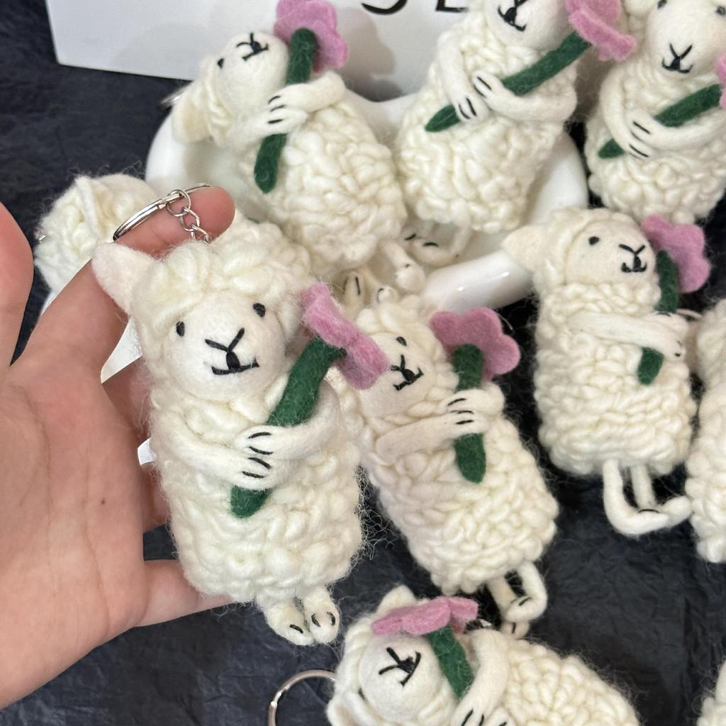 Ręcznie robiona owieczka z filcu wełnianego Breloczek Dekoracja Prezent
