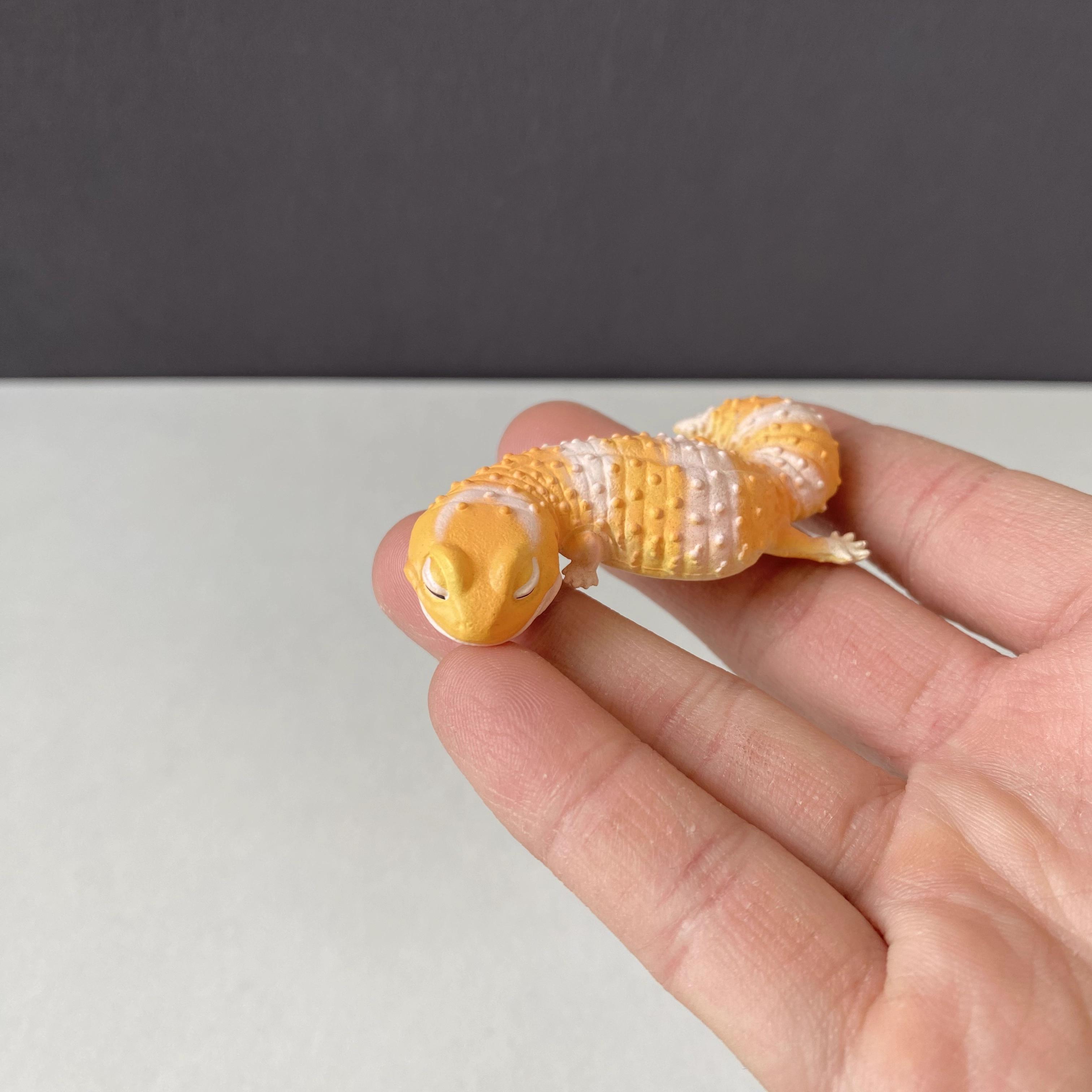 Official Qualia Sleepy Leopard Gecko Fat Tail Gecko Reptile Pet Gecko Lizard Chameleon Model Toy