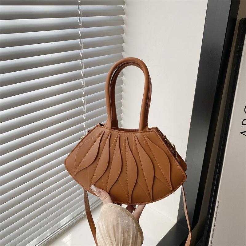 

Autumn new high-end texture splicing shell handbag versatile shoulder messenger bag коричневый