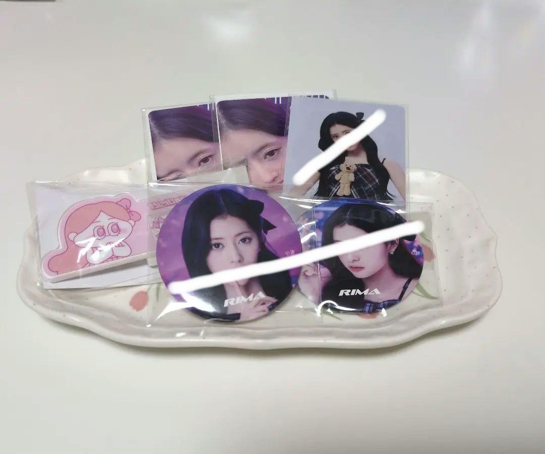 

[USED] NiziU Lima name badge