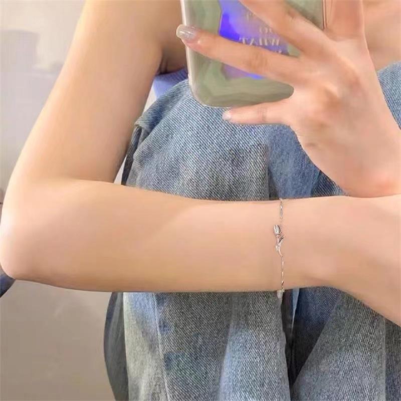 Women s 2024 INS Style Cat s Eye Tulip Bracelet: Fashionable, Luxurious, Exquisite Design