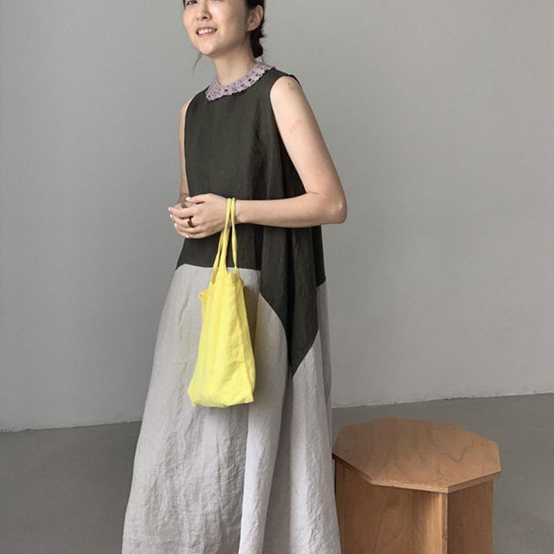 A Long Sleeveless Dress with A Vest Skirt