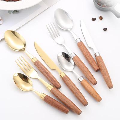 Japanisches 304 Edelstahl Besteckset mit Holzgriffen: Messer, Gabel, Löffel, Dessertlöffel und Steakmesser für westliche Küche und Hotelgebrauch.