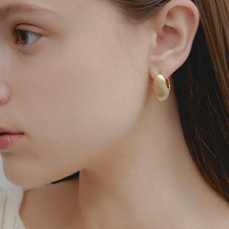 Primaute Matte Oval Earring