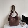 Trendy Woven Bucket Bag: 2025 Early Autumn, Large Capacity, Retro Minimalist Shoulder and Commuter Tote
