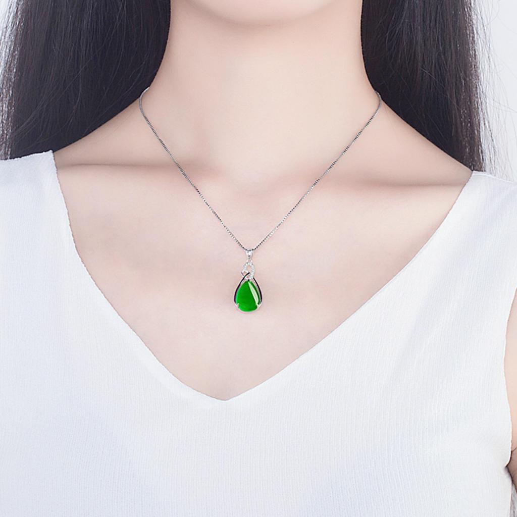 Halskette mit Anhänger in Herzform im koreanischen Stil, platiniert und mit rotem und grünem Achat eingelegt