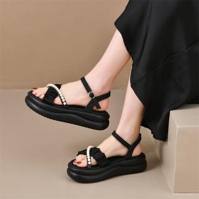 Sandalen dames zomer 2025 nieuw kleine geurige wind platform mode Romeinse strand casual schoenen parel één-woord band met rok