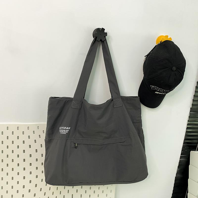 Premium skulderveske Lettvekts tøyveske for menn Anti-sprut fritid Bærbar pendlerveske med stor kapasitet