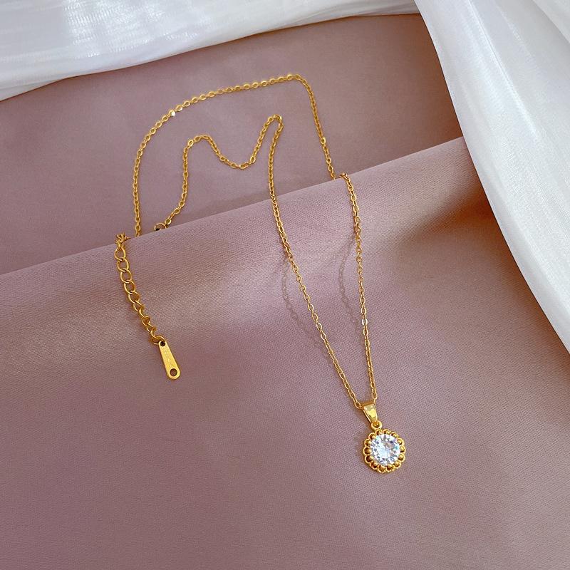 Light Luxury Temperament Real Gold Gorgeous Empty Zircon Necklace Female Versatile Clavicle Chain Titanium Steel Chain