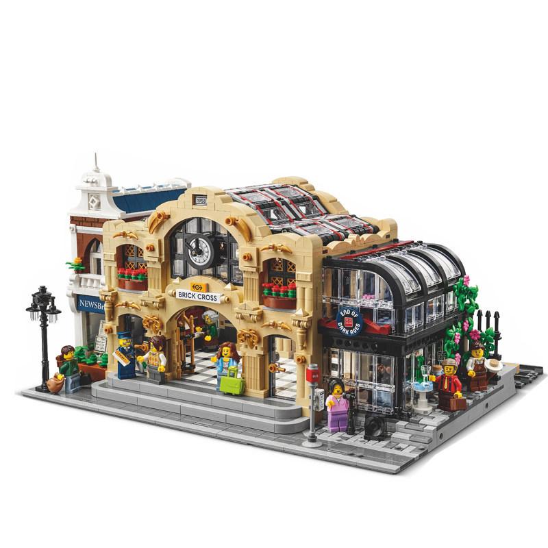 King's Cross Railway Station 910034 Building Street View House Boy Assembling Building Block Toy