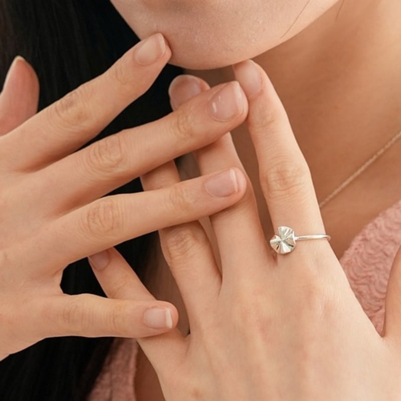 BELLOOGGI Circle wave ring