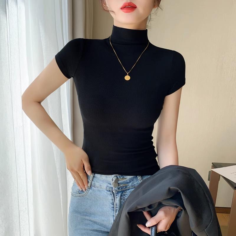 

Женский черный трикотажный топ с коротким рукавом и полуворотником - Коллекция весна/лето 2024 S (Under 90 kg)