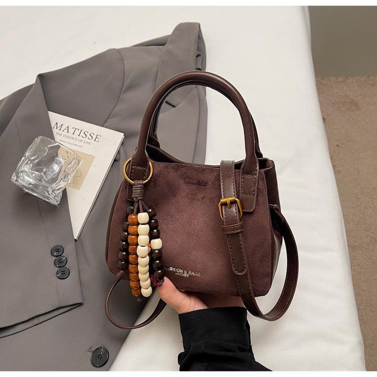 2025 Autumn and Winter New Versatile Commuter Shoulder Bag Vegetable Basket Bag Retro Handbag Messenger Bag Women's Bag