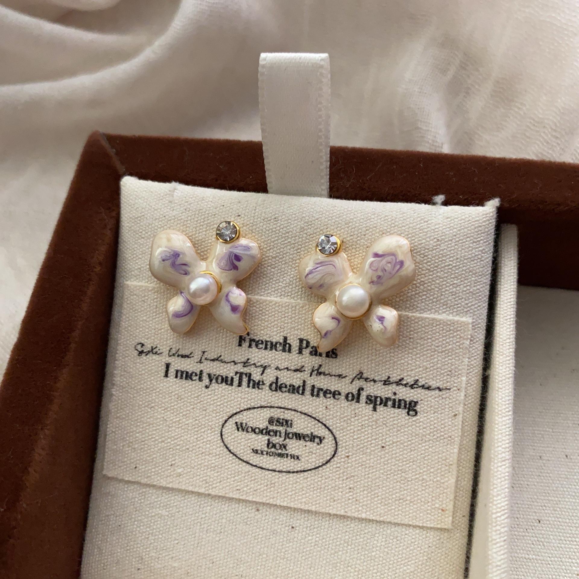 

Butterfly flower three-dimensional enamel inlaid pearl stud earrings sweet pink light luxury exquisite high-end earrings