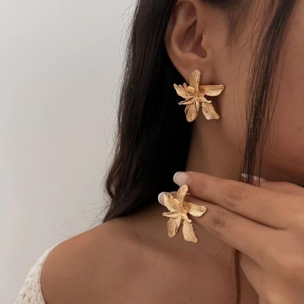Lightweight Flower Earrings Alloy Ear Jewelry Exquisite Ear Studs  for Women