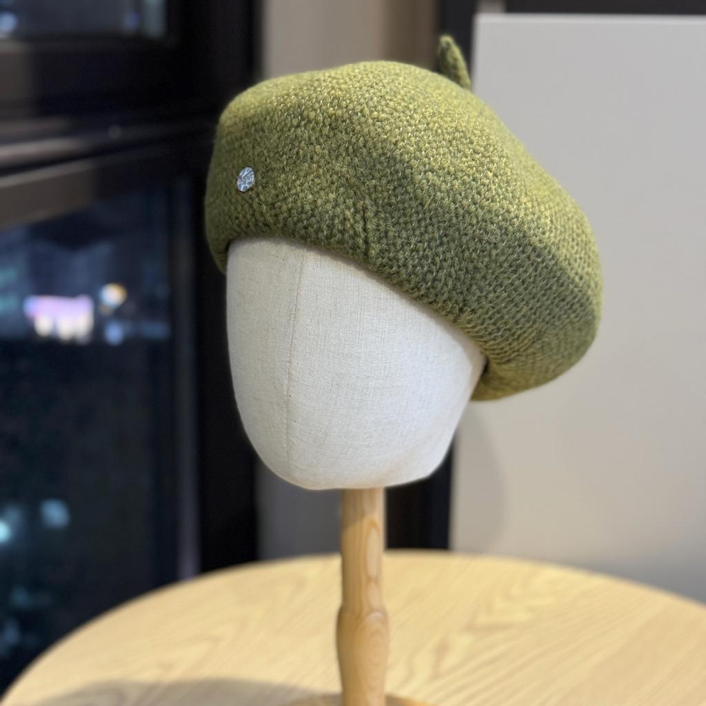 New Autumn and Winter Knitted Beret Women's Casual Literary Painter's Hat Korean Version Versatile Face Showing Little Bud Hat Trend