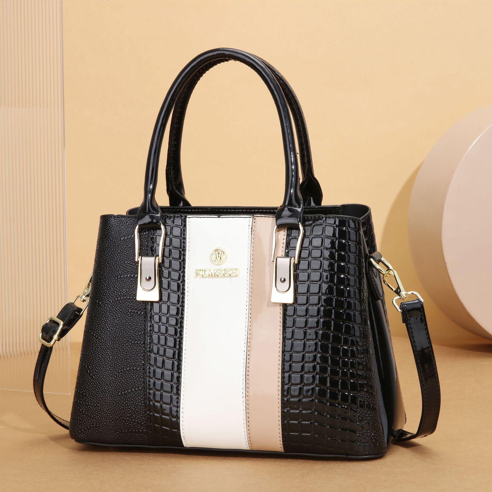 

Сумка женская сумка продвинутый стиль 2025 новая текстура для матери среднего возраста сумка в лоскутной технике контрастного цвета большая вместимость сумка-тоут чёрный