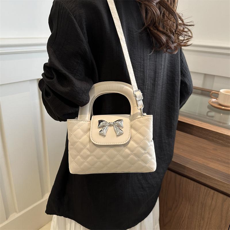 Popular Fashionable Niche Shoulder Bag for Women Commuting Small Square Bag Spring and Summer New Versatile Crossbody Bag