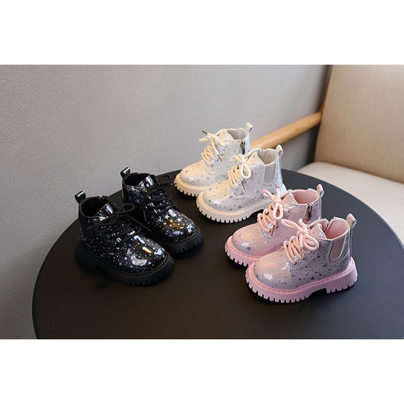 Korte barnestøvler - Lyse og allsidige jentestøvler med myk bunn