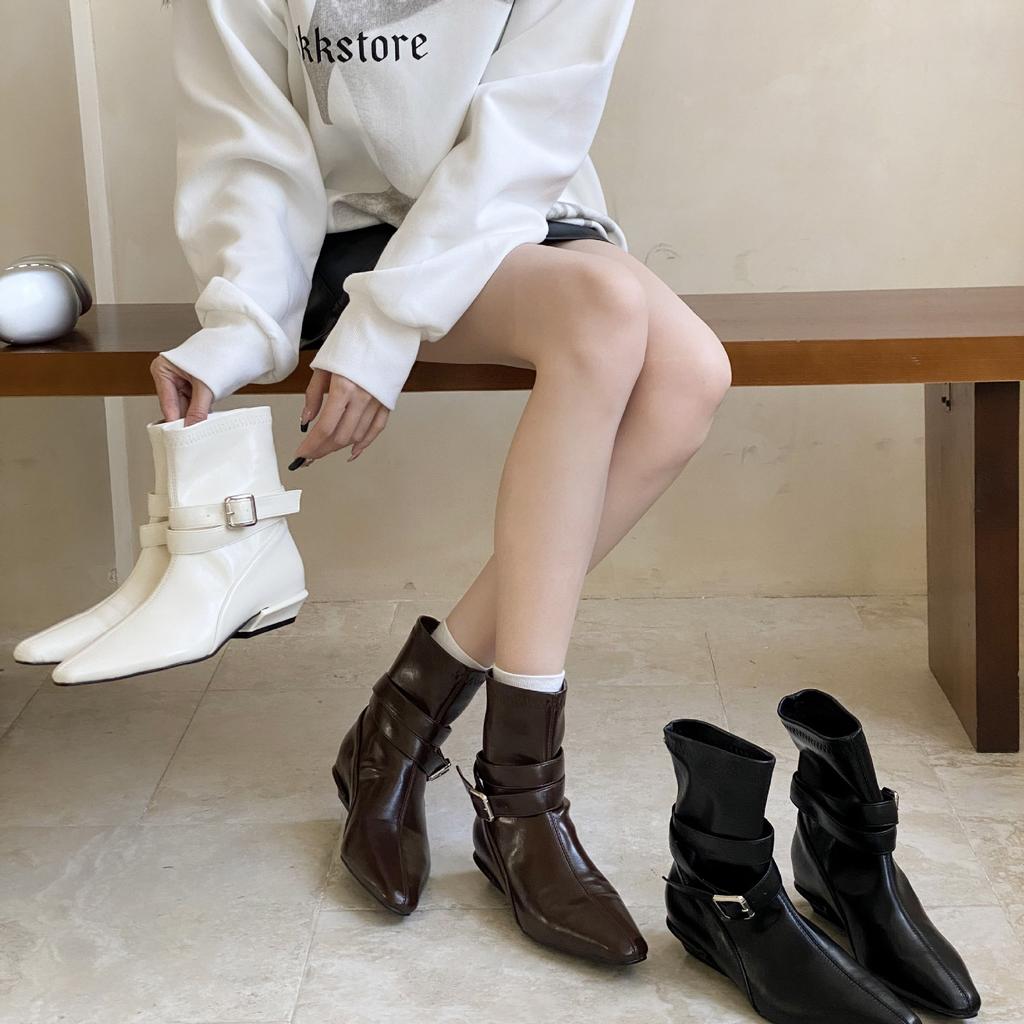 Autumn and winter new pointed head thick heel short heel temperament thin French fashion sexy beauty women's net short boots black