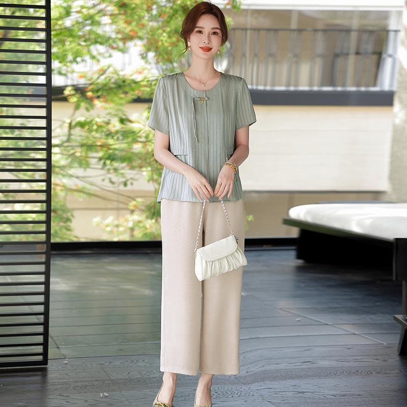 

Stylish Summer Two-Piece Outfit for Middle-Aged Women - Short Sleeve Top and Shirt Set 3XL світло-зелений колір