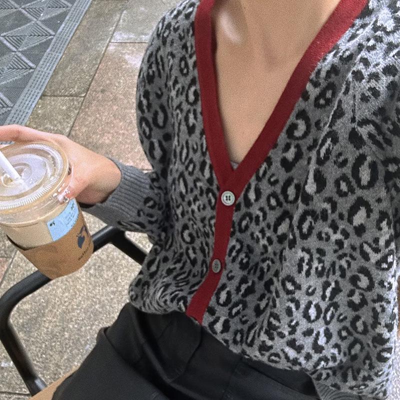 Women's Wool Leopard Print V-Neck Cardigan - Thickened for Autumn & Winter, Stylish & Versatile Slimming Design