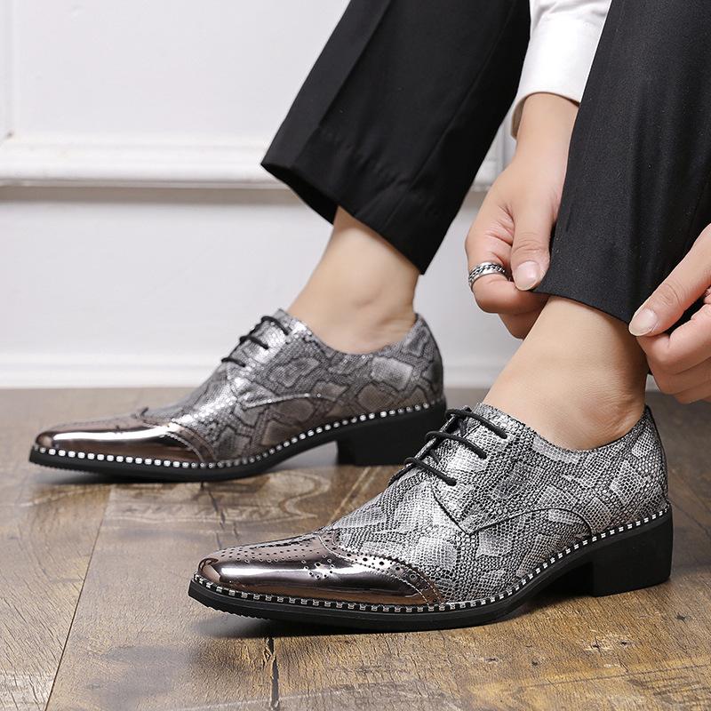 20252025 Gold glossy business brock leather shoes European and American fashion large size lace-up derby shoes