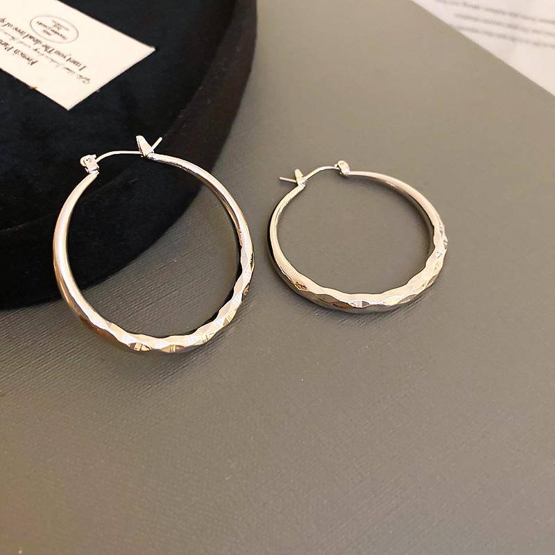 High-End Silver Geometric Round Earrings - Elegant and Simple for Everyday Style