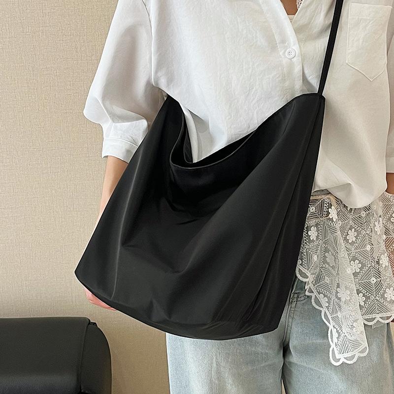 2025 New Lazy Wind Korean Version of High-end Simple Nylon Large-capacity Cloth Bag Casual Versatile Shoulder Tote Bag