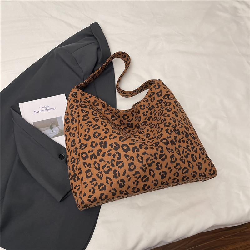 

Leopard print bag women s large capacity 2025 new autumn canvas shoulder shopping bag class commute simple tote bag
