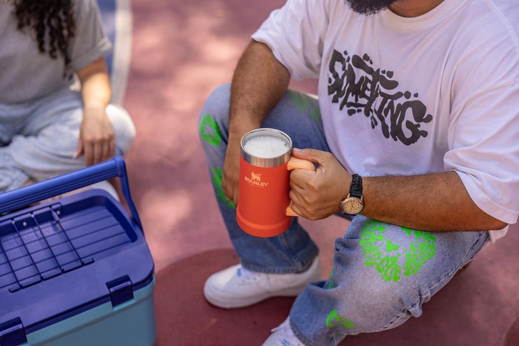 Stanley Adventure Big Grip Bierkrug 24 Unzen Isoliert Edelstahl Fasst 2 Dosen Hält Bier Kalt Langlebiger Griff Tiger Lily