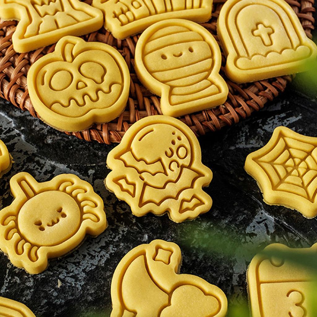 Halloween Cookie Cutter Baking Molds Easy To Clean for Home Party Organizers Cartoon Spooky Haunted House Biscuit Molds