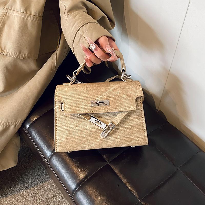 Retro Commuter Texture Lock Buckle Gentle Temperament Handbag Versatile Crossbody Lock Buckle Bag