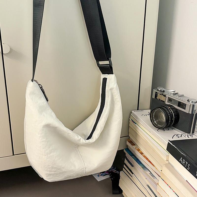 Crossbody bag women's shoulder bag large capacity 2025 summer new bag fashion dumpling bag trend simple cloth bag