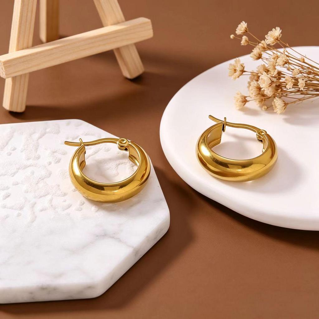 Gold-Plated Titanium Steel C-Shaped Hoop Earrings for Women - Non-Fading, Simple Luxury Jewelry.