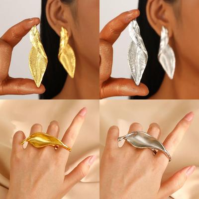 Europese & Amerikaanse Retro Blad Stud Oorbellen: Hoogwaardige Legering, Licht Luxe Ontwerp voor Vrouwen.